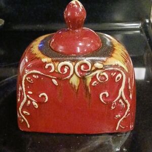 Decorative ceramic decanter